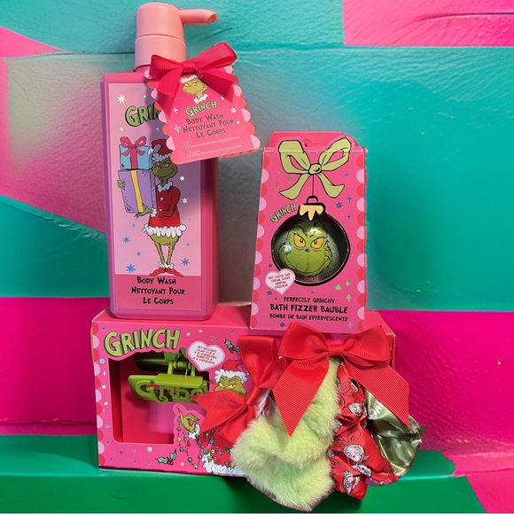 Grinch Christmas Other - Grinch Christmas Body Bundle NWT Body Wash Bath Fizzer Bauble Scrunchie Barette